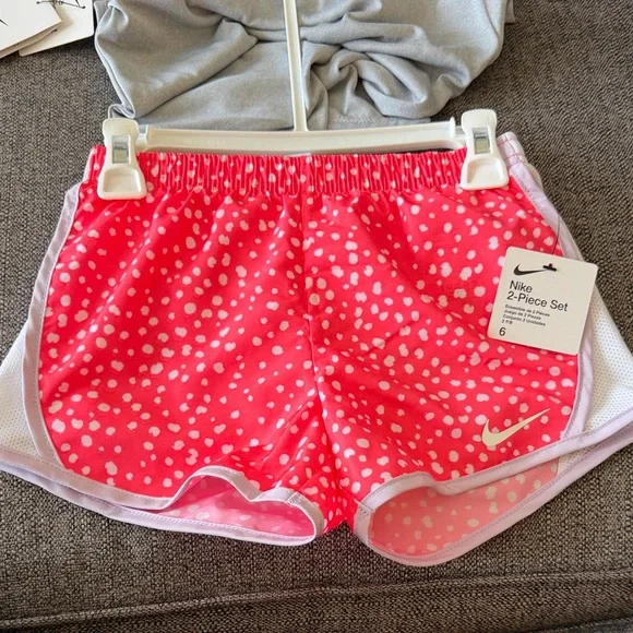 Nike Gray Top and Pink Shorts Set - Picture 2 of 4